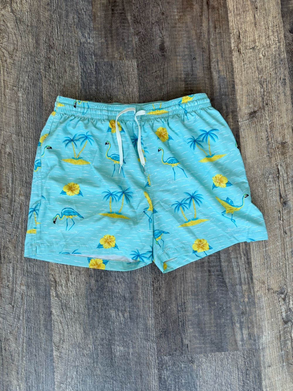 Chubbies Aqua Swim Trunks X-Large Blue Flamingo Yellow Floral Built in Mesh Line